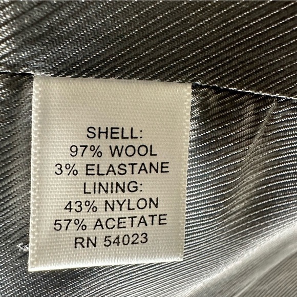 Banana Republic Woman’s Wool Blend Cropped Military Jacket. Size 6 - Picture 4 of 6